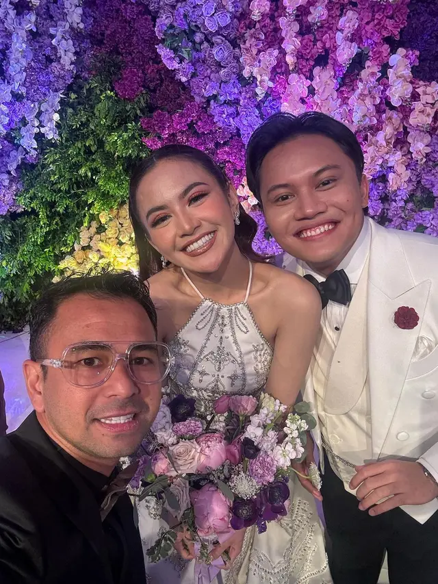 6 Potret Raffi Ahmad Tepati Janji Jadi MC di Nikahan Rizky Febian, Datang dari Afrika