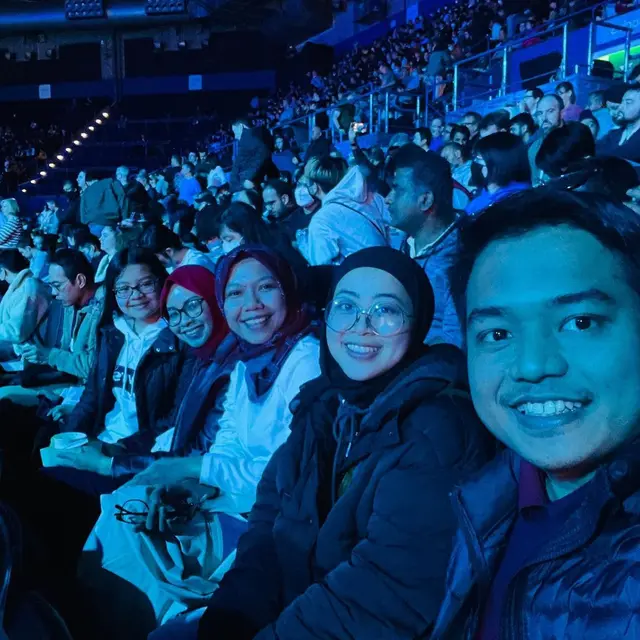 Kini Berada di Inggris, Ini 6 Potret Raeni Anak Tukang Becak Viral Bareng Atlet Bulutangkis