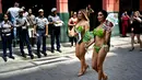 Aktivis Ethical Treatment of Animals alias PETA berkampanye di jalanan Havana, Kuba, Kamis (2/3). Mereka mengajak masyarakat untuk beralih dengan gaya hidup vegetarian. (AP Photo/ Ramon Espinosa)