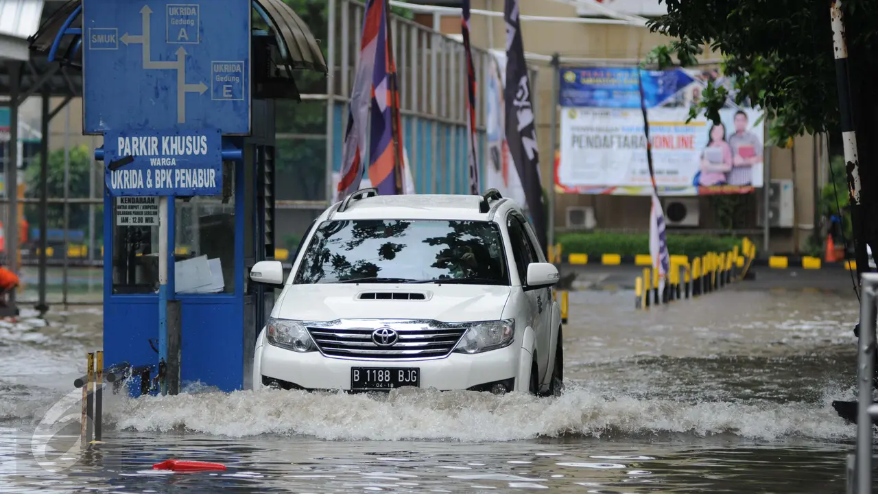 Genangan-Banjir-di-Kampus-Ukrida