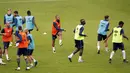 Suasana latihan Kylian Mbappe dan timnas Prancis di Stade de France stadium, Saint Denis, (30/8/2017). Prancis akan melawan Belanda pada pada kualifikasi Grup A Piala Dunia 2018. (AP/Christophe Ena)