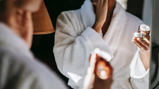 6 Penyebab Kulit Wajah Mengelupas setelah Memakai Cream dan Cara Mengatasinya