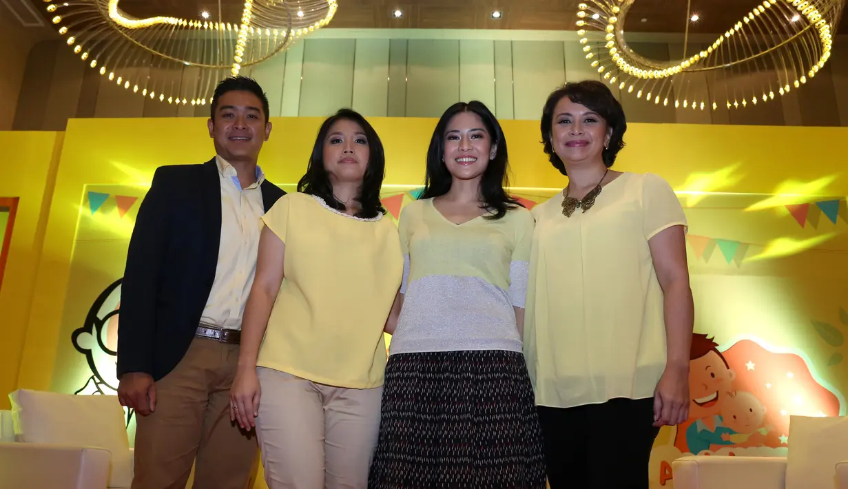 Banyak senyum dan banyak teman, itulah kata yang cocok untuk Dian Sastrowardoyo (Foto: Galih W. Satria)