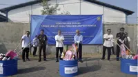 Menteri Perdagangan Zulkifli Hasan memimpin pemusnahan produk impor yang melanggar aturan&nbsp;di Komplek Pergudangan Surya Terang, Sidoarjo, Jawa Timur pada Senin (24/7/2023)