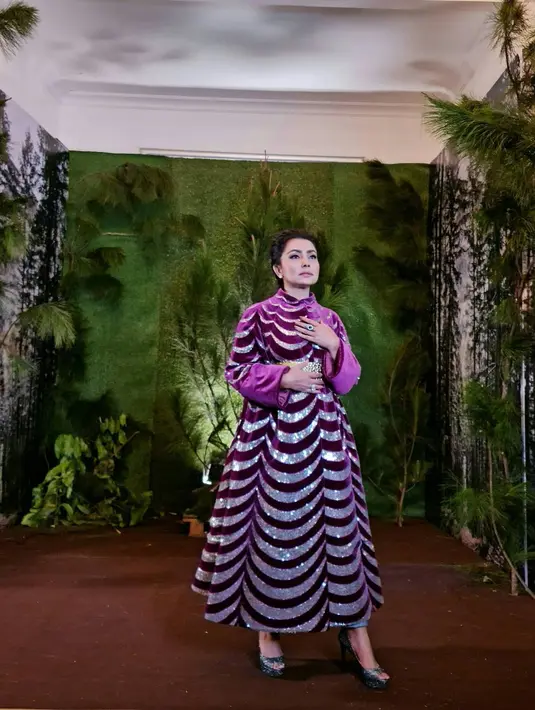 Dalam channel Youtube Maia Estianty, Mayangsari pun akhirnya buka suara setelah melewati beberapa tahun. Berawal dari Maia yang menanyakan usia pernikahan sahabatnya tersebut bersama Bambang. (Instagram/mayangsari_official)