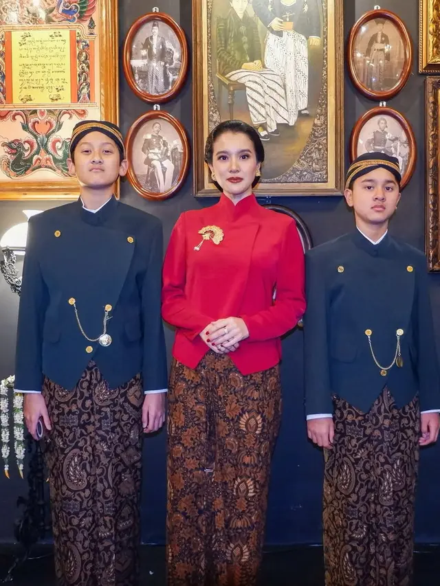 Kebaya Kondangan ala Marcella Zalianty