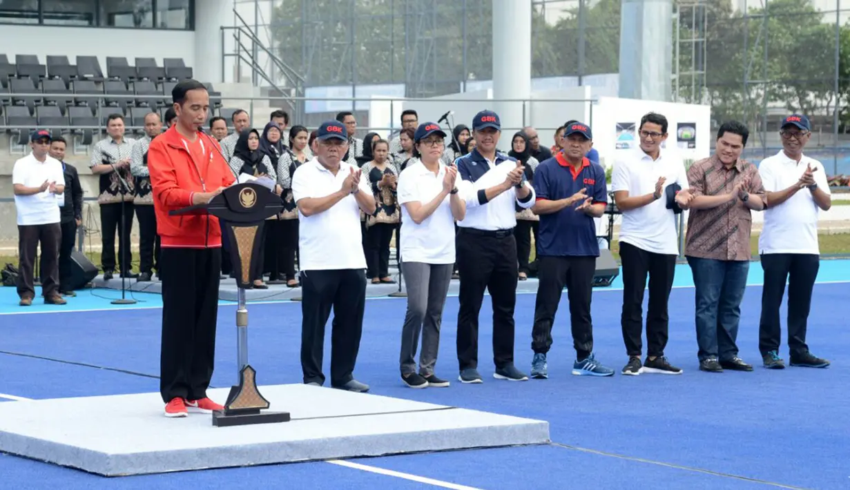 Presiden Joko Widodo memberikan sambutan saat meresmikan stadion aquatic di kawasan Gelora Bung Karno, Jakarta, Sabtu (2/12/2017). Presiden meresmikan empat venue yang akan digunakan untuk Asian Games 2018. (Biro Pres Setpres/Kris)