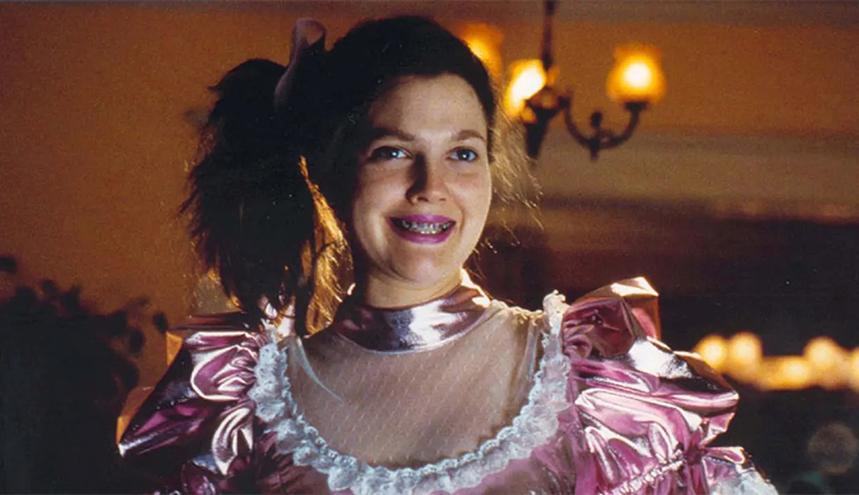 Drew Barrymore pun sempat menggunakan kawat gigi untuk mempercantik penampilannya. (Fresh Orthodontics)