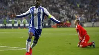  Porto's Jackson Martinez celebrates after scoring his goal against Bayern Munich during their Champions League quarterfinal first leg soccer match at Dragao stadium in Porto April 15, 2015. REUTERS/Rafael Marchante