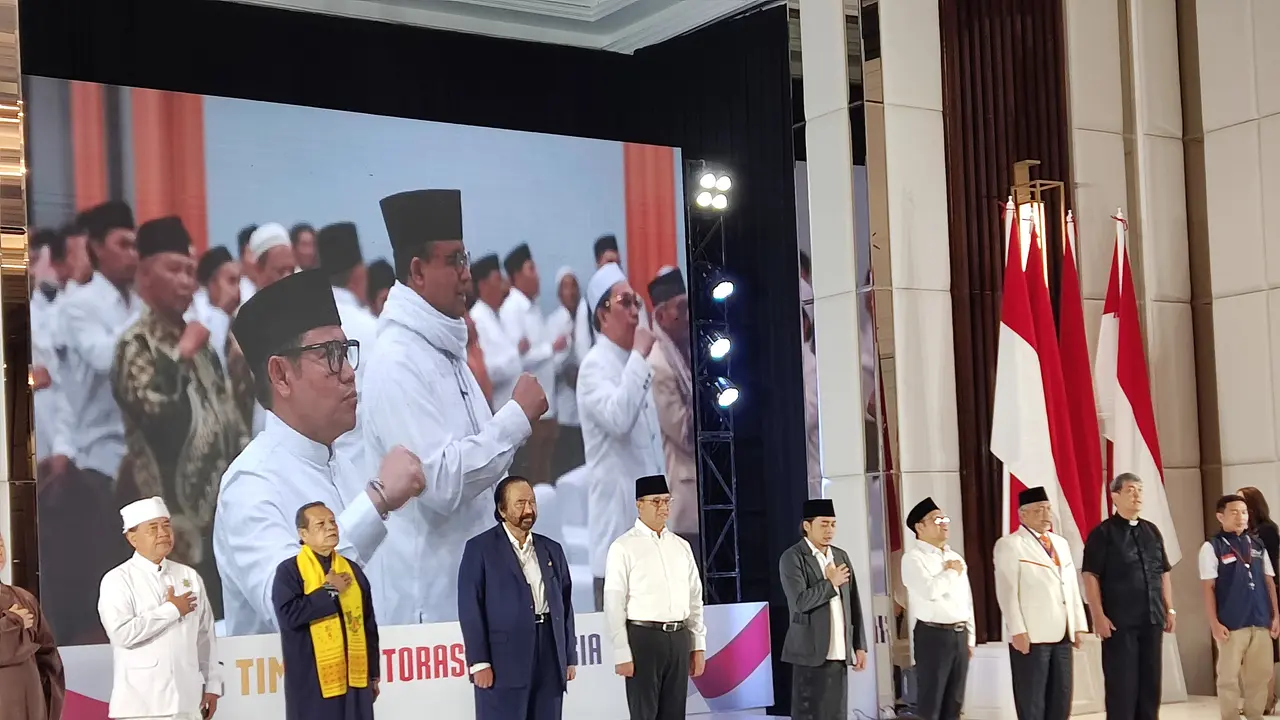 Bakal calon presiden (bacapres) Anies Baswedan dan bacawapres Muhaimin Iskandar (Cak Imin) tiba di DPP NasDem, Gondangdia, Jakarta pusat, Kamis (19/10/2023).