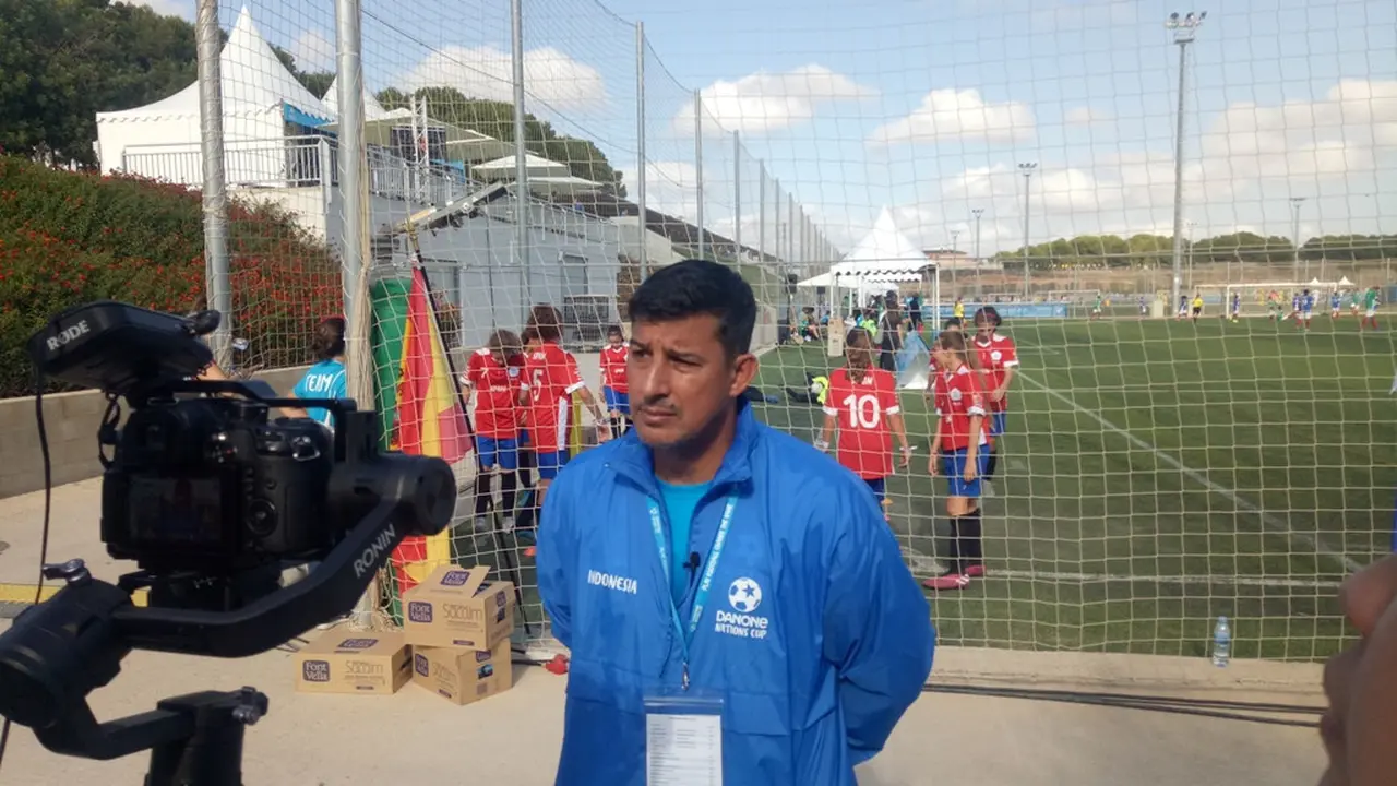 Alfredo Vera, Pelatih Kepala Indonesia di Danone Nations Cup (Liputan6.com / Jonathan Pandapotan)