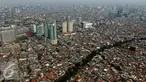 Bangunan dan gedung bertingkat menghiasi tata ruang yang minim akan ruang terbuka hijau (RTH) di Jakarta, Kamis (22/10/2015). Pemprov Jakarta menargetkan penambahan ruang terbuka hijau seluas 50 hektar hingga akhir tahun 2015. (Liputan6.com/Fery Pradolo)