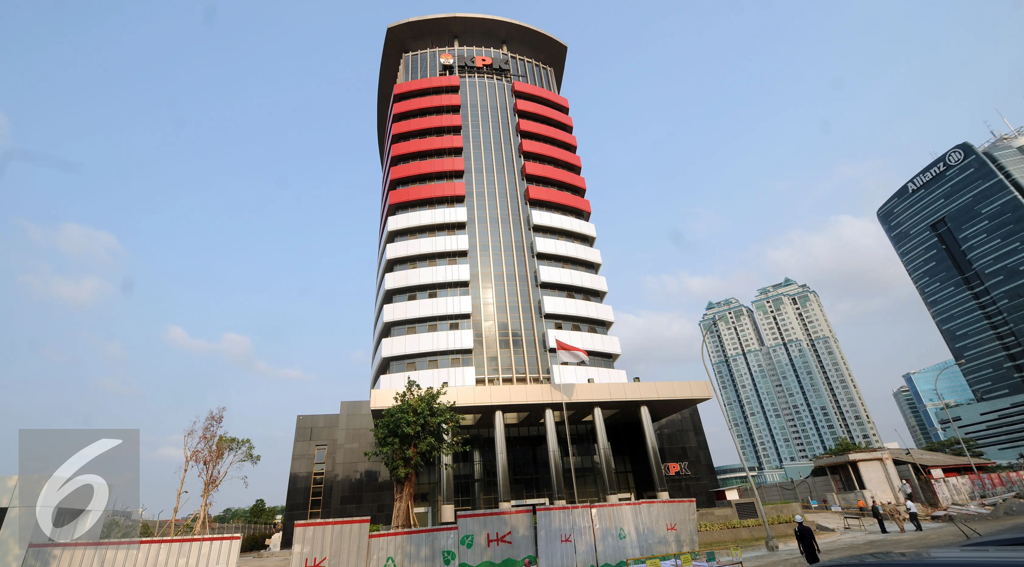 Tampilan depan gedung Komisi Pemberantasan Korupsi yang baru di Jl Gembira, Guntur, Jakarta, Selasa (13/10/2015). Gedung tersebut dibangun di atas tanah seluas delapan hektar dengan nilai kontrak 195 miliar rupiah. (Liputan6.com/Helmi Fithriansyah)