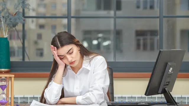 Perempuan yang Ragu dengan Dirinya Sendiri