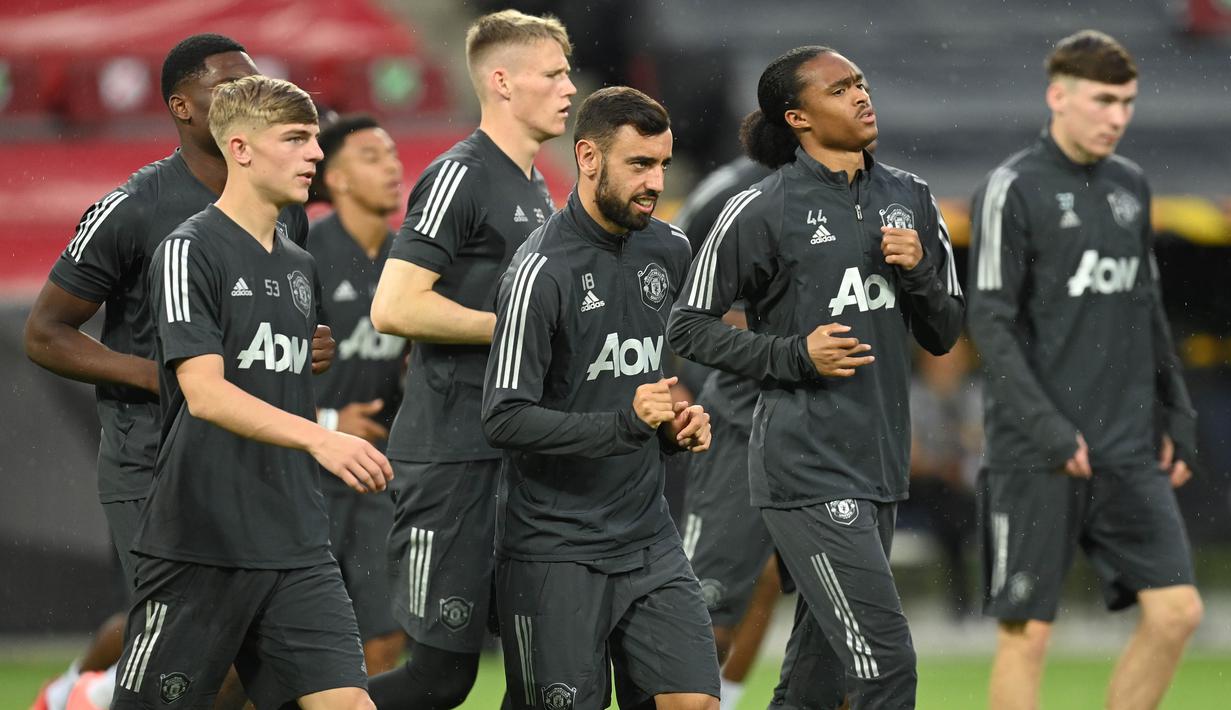 Para pemain Manchester United saat sesi latihan jelang laga Liga Europa di Stadion Rhein Energie, Cologne, Minggu (9/8/2020). Manchester United akan berhadapan dengan Copenhagen. (AFP/Sascha Steinbach)
