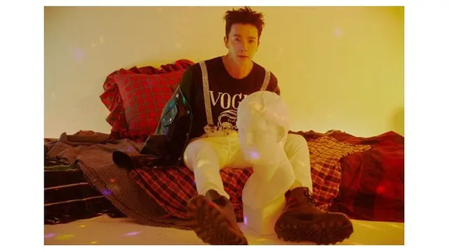 8 Potret Donghae Super Junior, Model Video Klip Terbaru Rossa yang Curi Perhatian