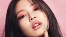 Seperti diketahui, Jennie Blackpink menjadi brand ambassador Chanel Cosmetics. Tentu saja hal ini membuat penampilan Jennie semakin berkelas. (Foto: instagram.com/jenniekim.indo)