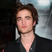 Robert Pattinson pemeran Edward Cullen di film Twilight ternyata pernah di keluarkan dari sekolah. Robert memiliki sifat pemalas yang sudah kelewatan, bahkan dirinya juga tak mengerjakan pekerjaan rumah dan membolos sekolah. (AFP/Bintang.com)
