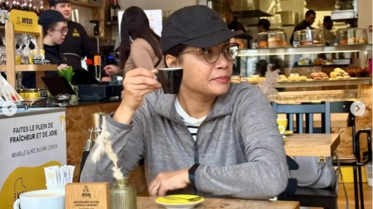 Sri Mulyani Ngopi di Paris Saat Hari Buruh, Disinggung Soal Bea Cukai sampai Wasit China Shen Yinhao