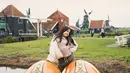 <p>Bonus foto dari Gempita yang sudah pandai berpose di depan kamera. bahasa tubuhnya bak model profesional. (Foto: Instagram/ gisel_la)</p>