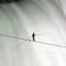 Nik Wallenda berjalan di atas tali di Air Terjun Niagara, Ontario. Menjadi orang pertama yang berjalan di atas tali sejauh 1.800 kaki melintasi tepi Air Terjun Niagara yang berkabut dan bergemuruh. (AP)