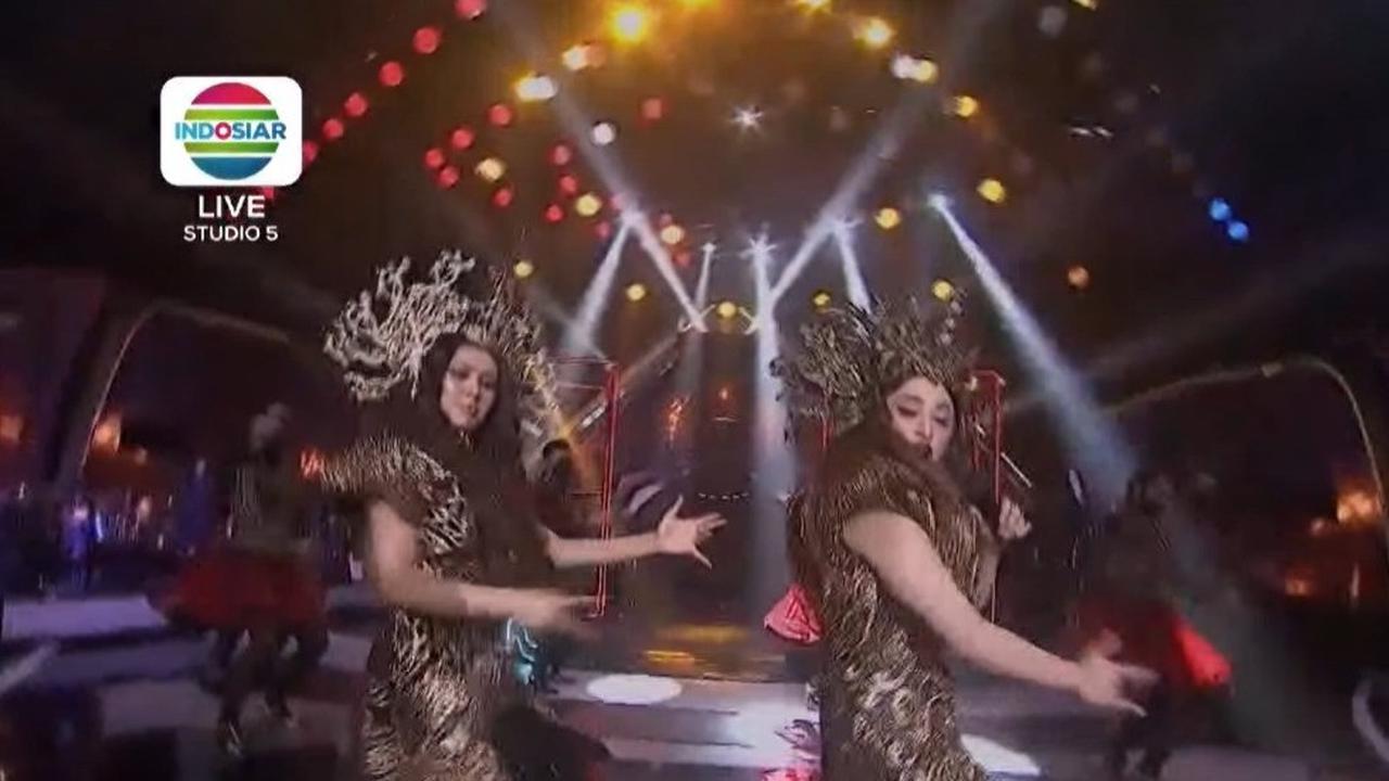 Via dan Dewi Perssik di Konser Kemenangan Bintang Pantura 6