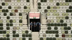 Polisi memeriksa tribun yang kosong sebelum upacara pembukaan Olimpiade Tokyo 2020 di Stadion Olimpiade, Tokyo, Jepang, Jumat (23/72021).  Upacara pembukaan Olimpiade Tokyo 2020 akan digelar pada 23 Juli 2021 malam. (Jewel SAMAD/AFP)