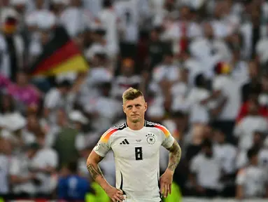 Ekspresi gelandang timnas Jerman, Toni Kroos usai pertandingan perempat final Euro 2024 melawan Spanyol di Stuttgart Arena, Stuttgart, 5 Juli 2024. (Tobias SCHWARZ/AFP)
