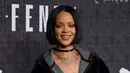 “Pada dasarnya ia (Chris Brown) terus mengirim pesan teks selama beberapa bulan pada Rihanna dan tetap berpikir akan bisa merebut hati Rihanna kembali,” ujar sumber. (AFP/Bintang.com)