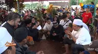 Ayah Apoy Wali Meninggal Dunia, Sang Gitaris Ikut Turunkan Jenazah ke Liang Lahad