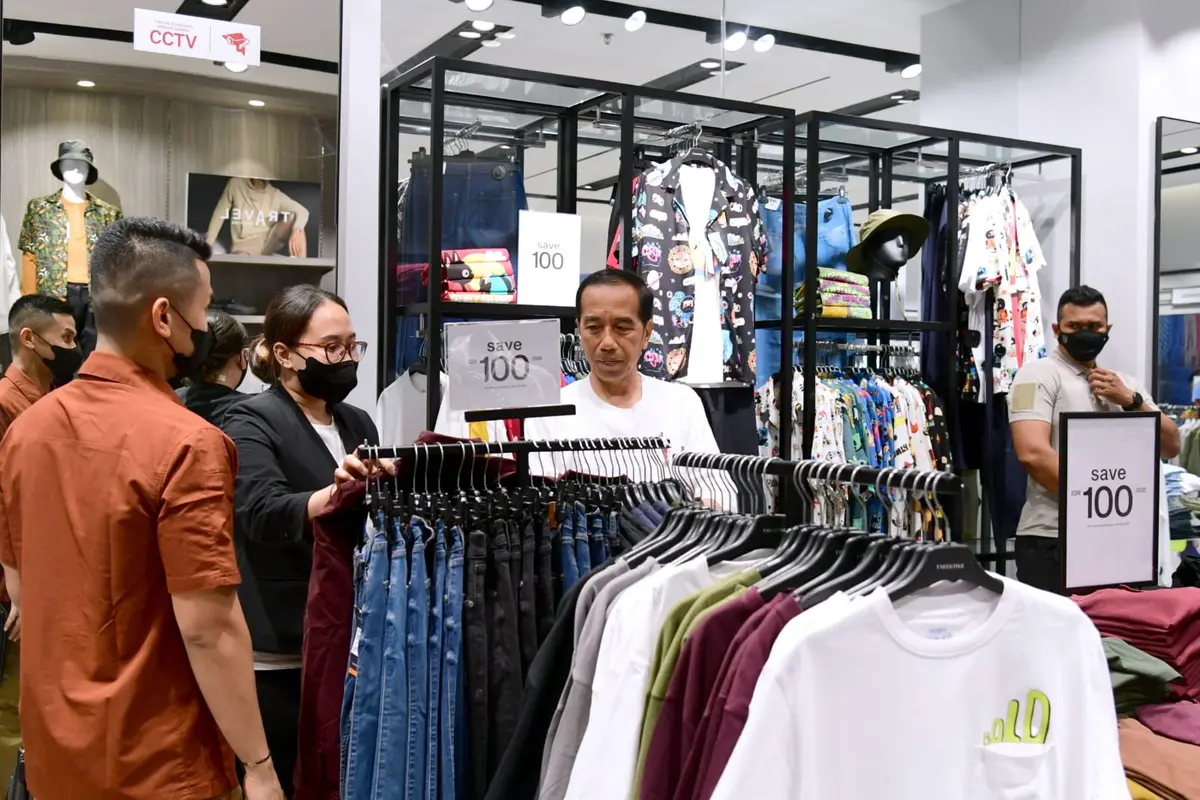 Jokowi Belanja Produk Lokal di Mal Grand Indonesia