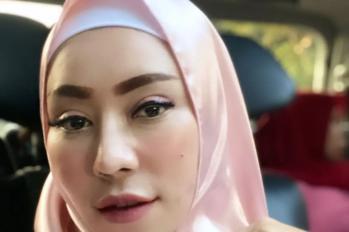 Berhijab Usai Sakit Aneh, Ini 6 Potret Gaya Terbaru Baby Sexyola