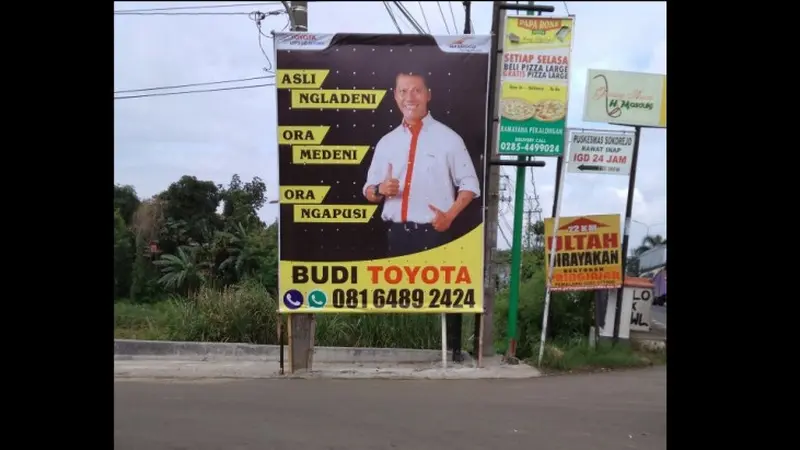 Sales mobil Toyota di Pekalongan mirip kandidat calon Pilkada.