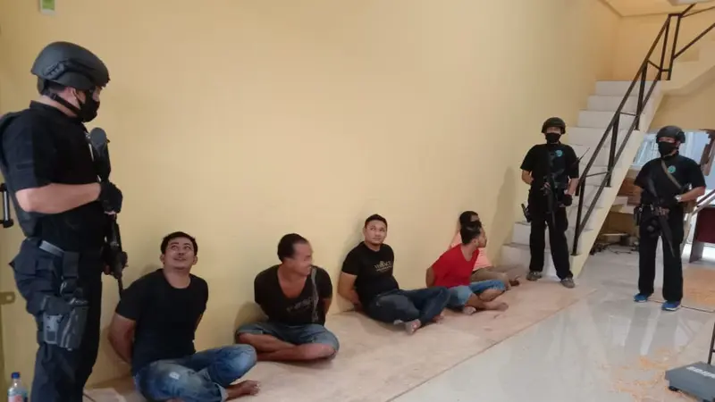 Enam Tersangka Diamankan BNN dari Gudang Sabu di Tangerang