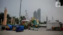Pantai Ancol yang sepi usai ditutup antisipasi COVID-19 di Jakarta, Sabtu (14/3/2020). Selama masa penutupan, Taman Impian Jaya Ancol akan melakukan kegiatan overhaul seluruh wahana dan membersihkan fasilitas rekreasi dengan disinfektan dan pelengkap sanitasi lainnya. (Liputan6.com/Faizal Fanani)