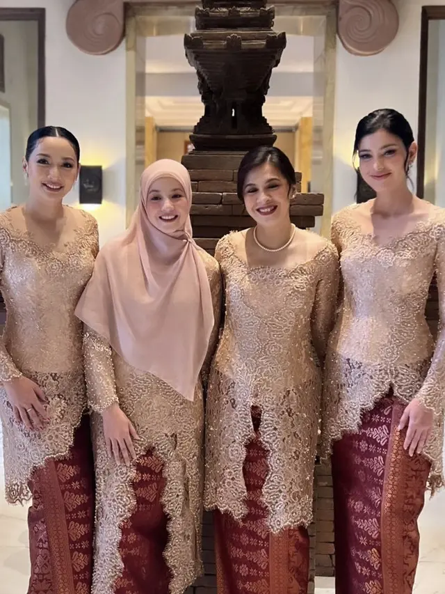 Penampilan Istri Vincent Rompies saat Hadir di Pernikahan Enzy Storia, credit (@hestipurwadinata)