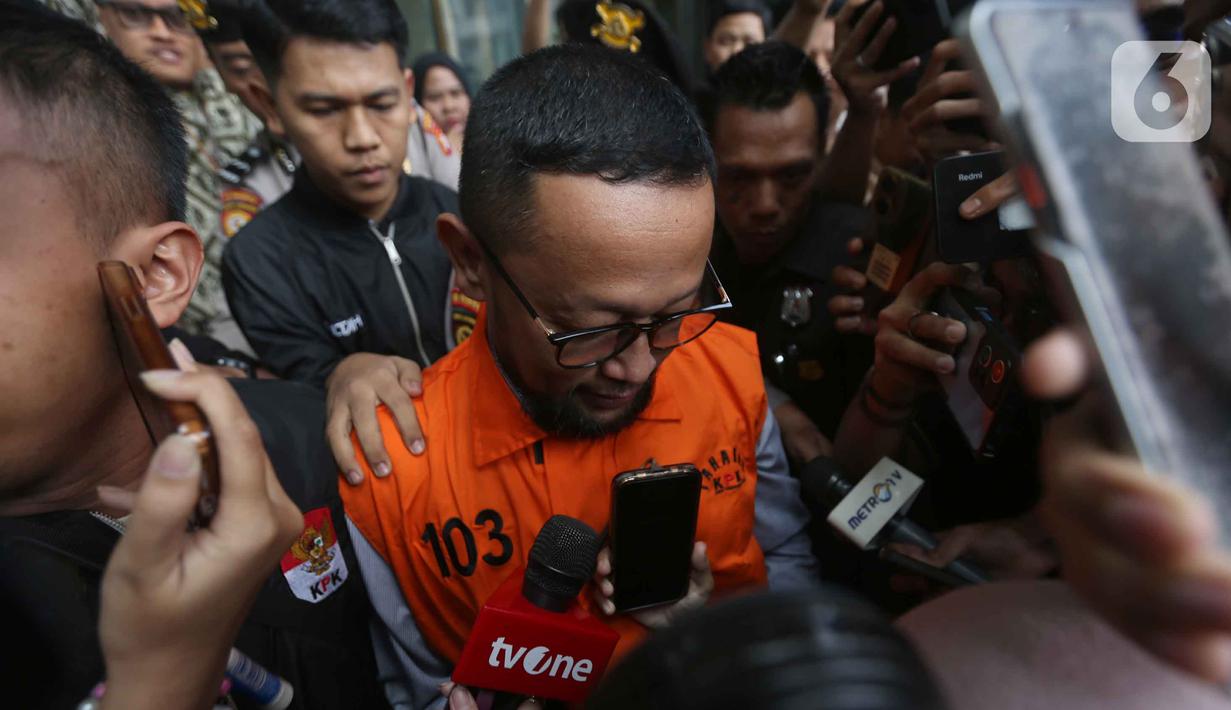 Pada 9 Januari 2026, KPK menetapkan dua tersangka utama dalam kasus tersebut, yakni Yaqut Cholil Qoumas dan Ishfah Abidal Aziz. Tampak dalam foto, mantan Staf Khusus Menteri Agama (Menag) periode 2020-2024, Yaqut Cholil Qoumas, Ishfah Abidal Aziz alias Gus Alex usai menjalani pemeriksaan di Gedung Merah Putih Komisi Pemberantasan Korupsi (KPK), Jakarta, Selasa (17/3/2026). (Liputan6.com/Helmi Fithriansyah)