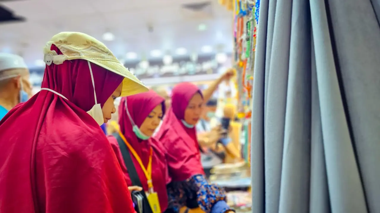 Pasar Kakiyah atau Al Kakia Wholesale Market atau Suq Al Ka'kiyah Liljumlah disebut sebagai 'Pasar Tanah Abangnya' Kota Makkah oleh jemaah haji Indonesia