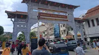 Kawasan Pecinan Glodok Ramai Pengunjung dan Pemburu Jajanan Kuliner Saat Imlek