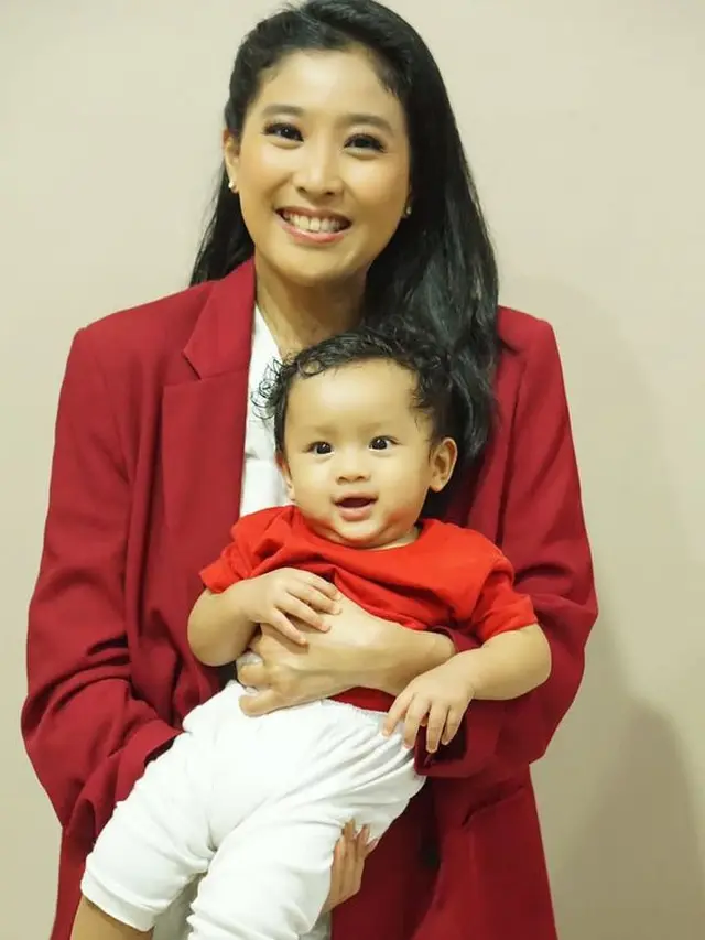 Olivia Zalianty dan keluarga (instagram/oliviazalianty)