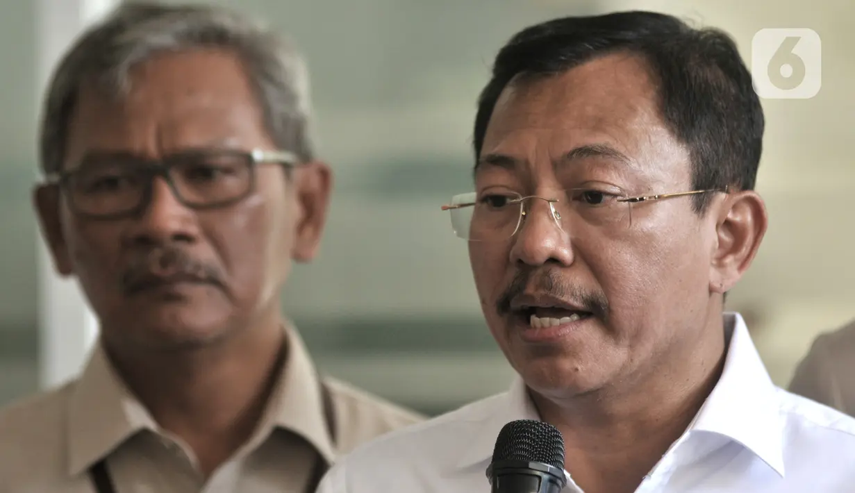 Menkes Terawan Agus Putranto memberikan keterangan usai menjenguk dua pasien positif terinfeksi Corona di RSPI Prof. DR. Saroso, Sunter, Jakarta, Senin (2/3/2020). Kediaman yang dihuni pasien di daerah Depok juga diisolasi. (merdeka.com/Iqbal S. Nugroho)