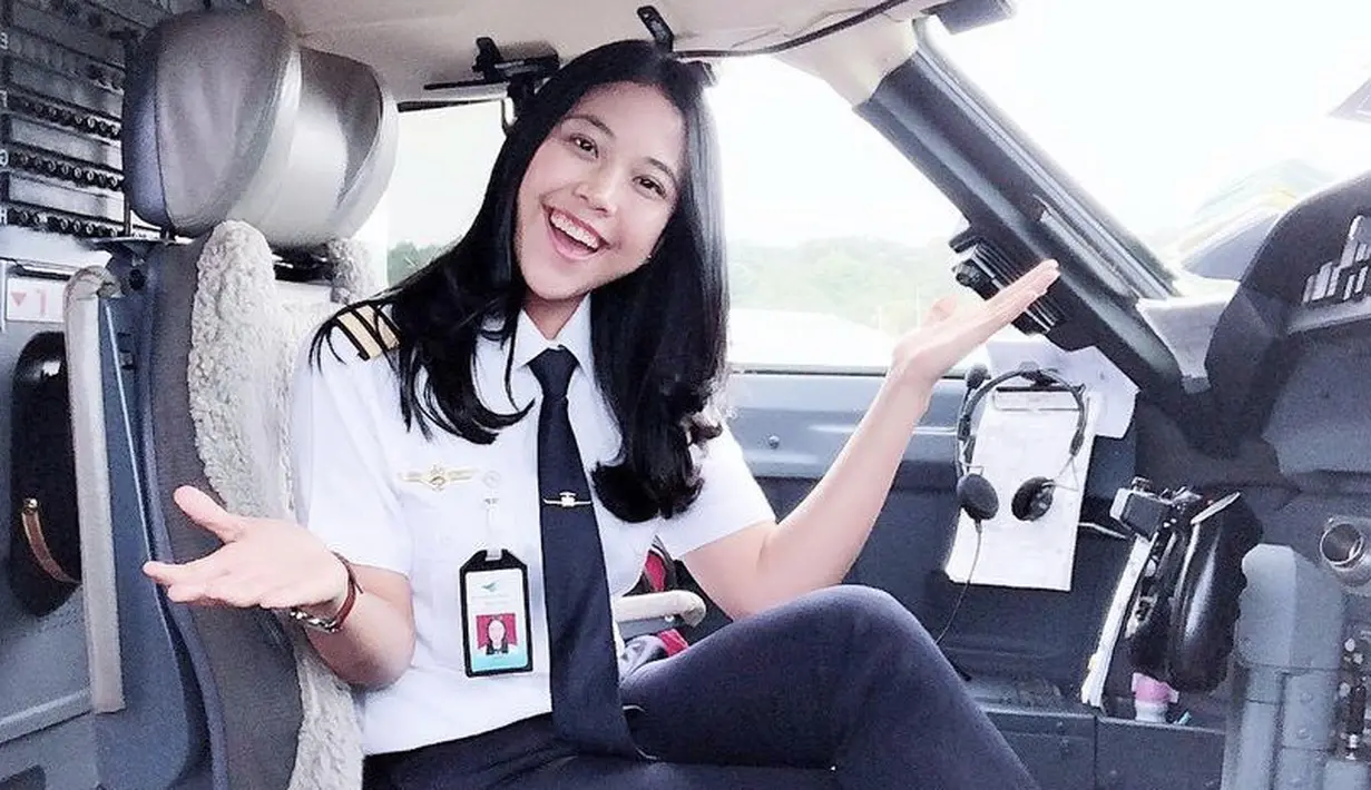 Selain menjadi pilot, ia juga diketahui menjadi CEO perusahaannya sendiri. "Officially CEO of my very own company, PT Kreativitas Karya Indonesia. Alhamdulillah," tulisnya. Instagram @taniawidjaya