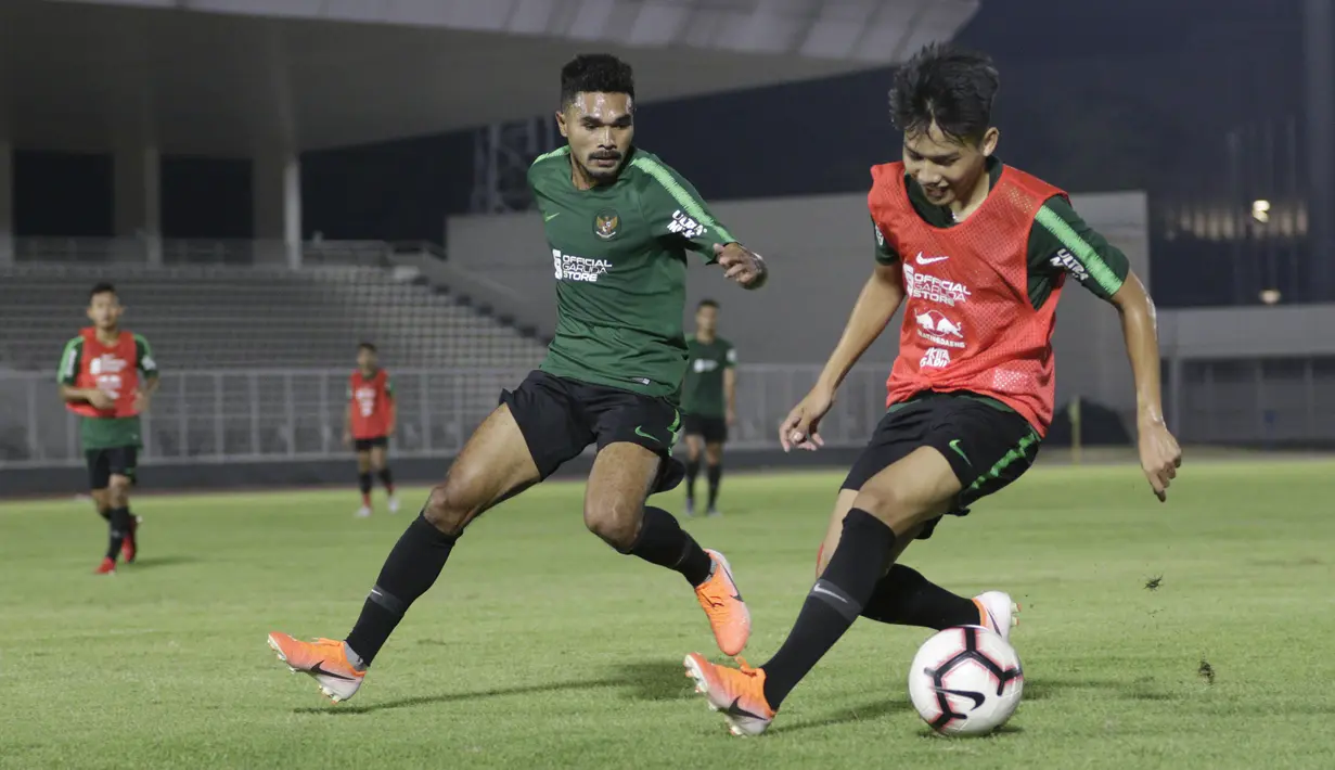Pelatih Timnas Indonesia U-22, Indra Sjafri, saat sesi latihan di Stadion Madya, Jakarta, Rabu (24/7). Latihan ini merupakan persiapan jelang Sea Games 2019 Filipina. (Bola.com/M Iqbal Ichsan)