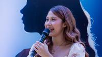 Ini era kolaborasi. Tak perlu kaget jika selebgram sekaligus pengsusaha Lizzie Parra menggandeng Nadin Amizah dalam kampanye baru, &ldquo;Be Your Own Star.&rdquo; (Foto: Dok. Tim Lizzie Parra)