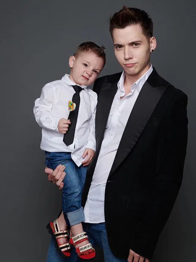 7 Pemotretan Stefan William Bareng Anaknya Ini Curi Perhatian