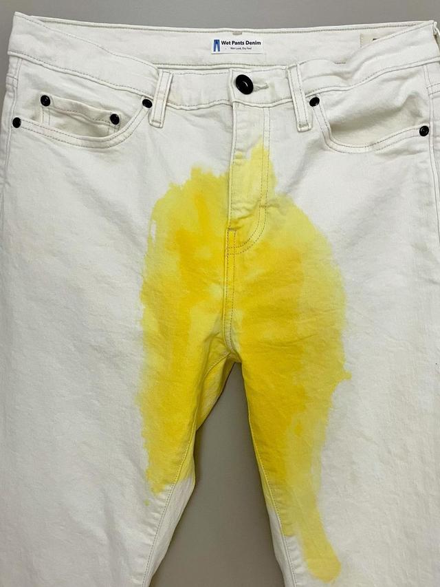 Viral Celana Unik Dengan Efek Noda Ngompol, Bikin Heboh Warganet. (Sumber: Instagram/wetpantsdenim)