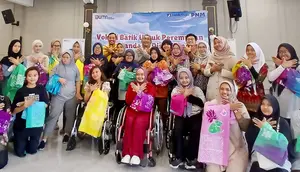 PT Permodalan Nasional Madani (PNM) dan PT Jaminan Kredit Indonesia (JAMKRINDO), bekerja sama dalam program pelatihan kewirausahaan membatik untuk perempuan penyandang disabilitas.