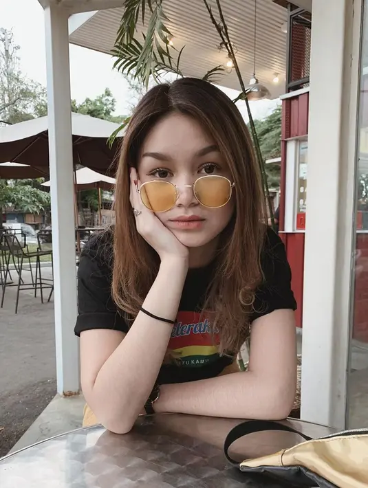 Remaja kelahiran 28 November 1999 ini merupakan gadis berdarah Minang yang kini menetap di Jakarta. Menjadi seorang aktris muda, tak heran kalau Icha sudah punya banyak penggemar. (Liputan6.com/IG/@ichanabilahh)