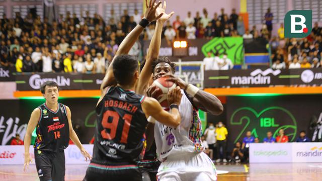 Bali United Basketball Vs Evos Thunder Bogor