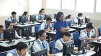 Ujian Nasional Berbasis Komputer (UNBK) SMP 2018 dilaksanakan pada 23-26 April 2018. (Foto: Liputan6.com)